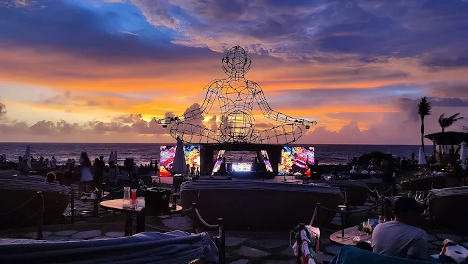 Luna Beach Club