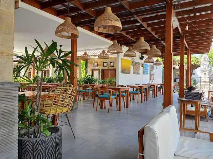 Acala Bar & Bistro Lembongan
