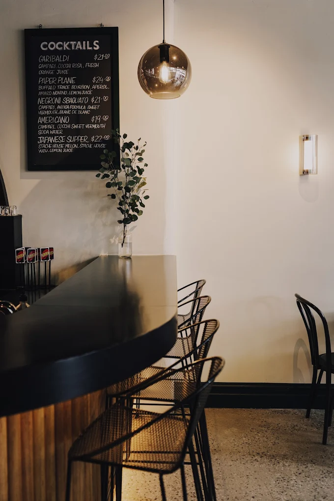Lane’s Edge Wine Bar