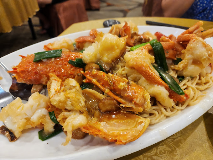 Golden Oceans Chinese Seafood Restaurant (文興海鲜酒楼)