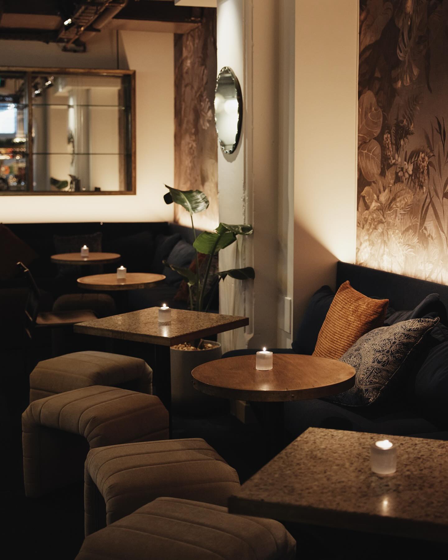 Lady Lola Deli Bar Bistro
