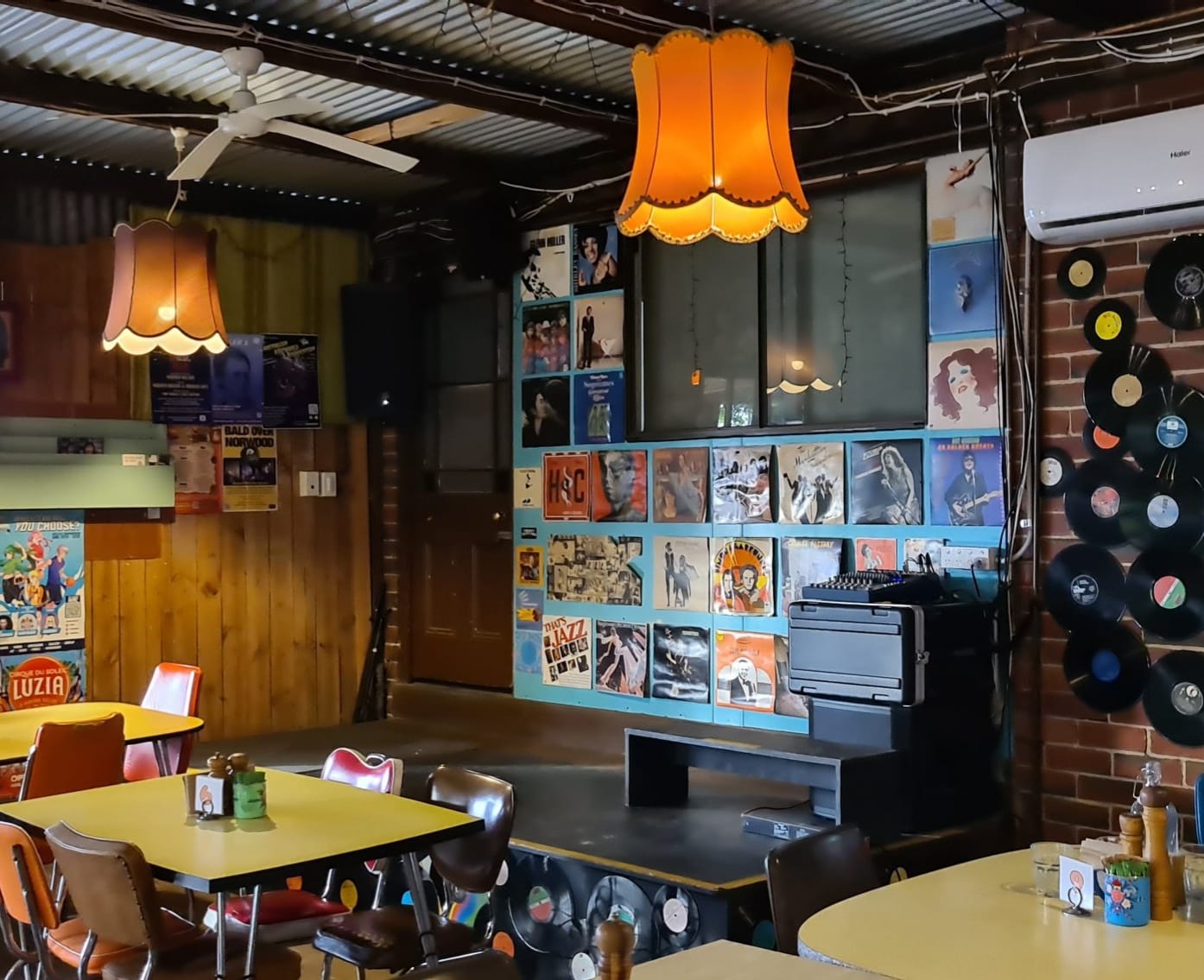 Cafe Komodo