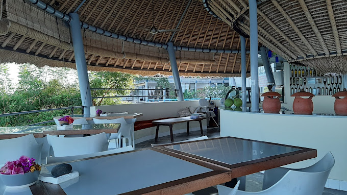Bloo Lagoon Restaurant & Cafe