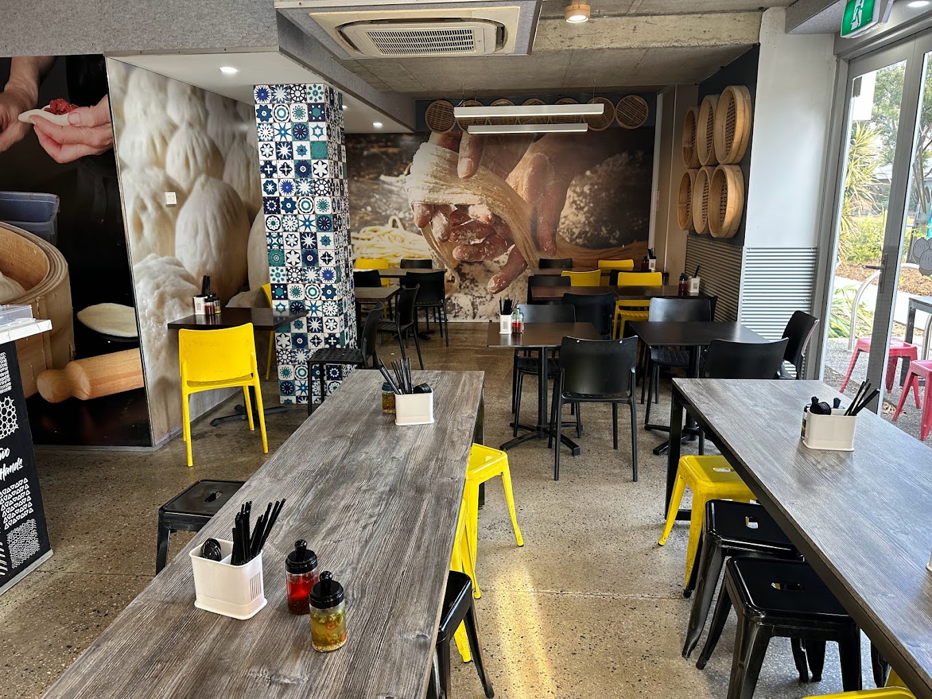 Two Hands Noodle Shop