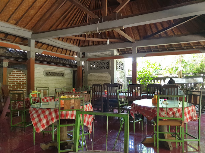Warung Cokot Babi Guling