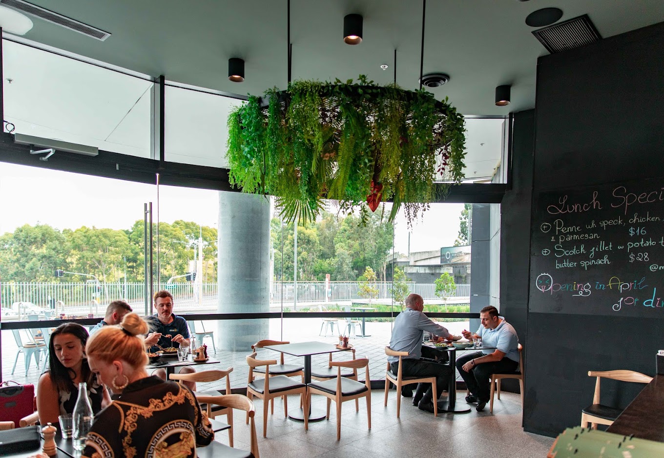 LouLou's Cafe & Restaurant