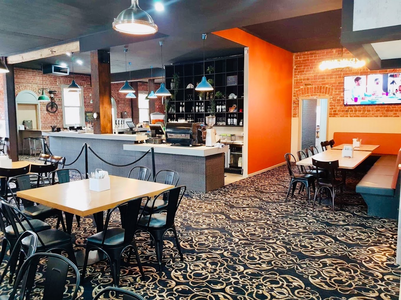 Huntly Hotel