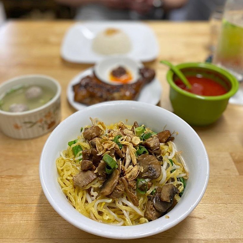 Ayam Bakar 7 Saudara
