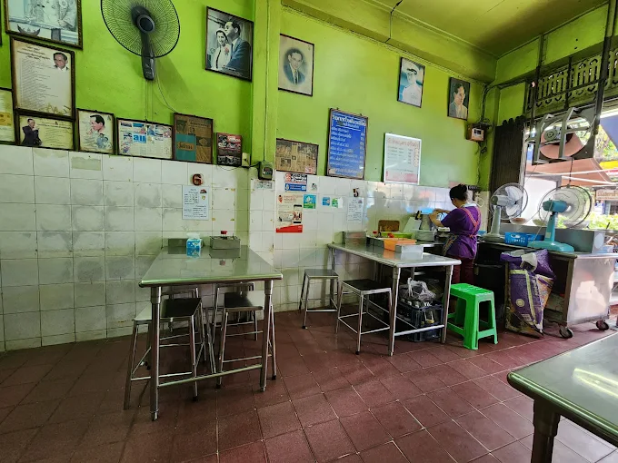 Lueng Pha Pad Thai