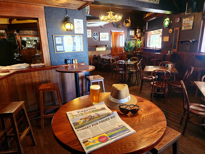 Railway Hotel Castlemaine