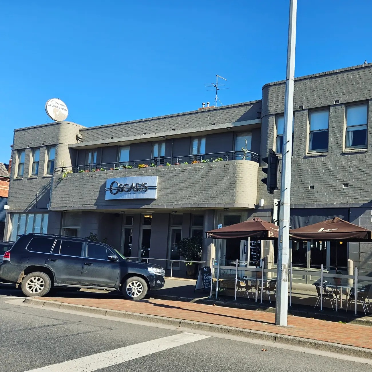 Oscar's Hotel & Cafe Bar