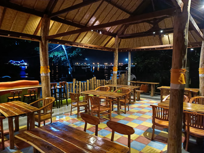 Topi Inn