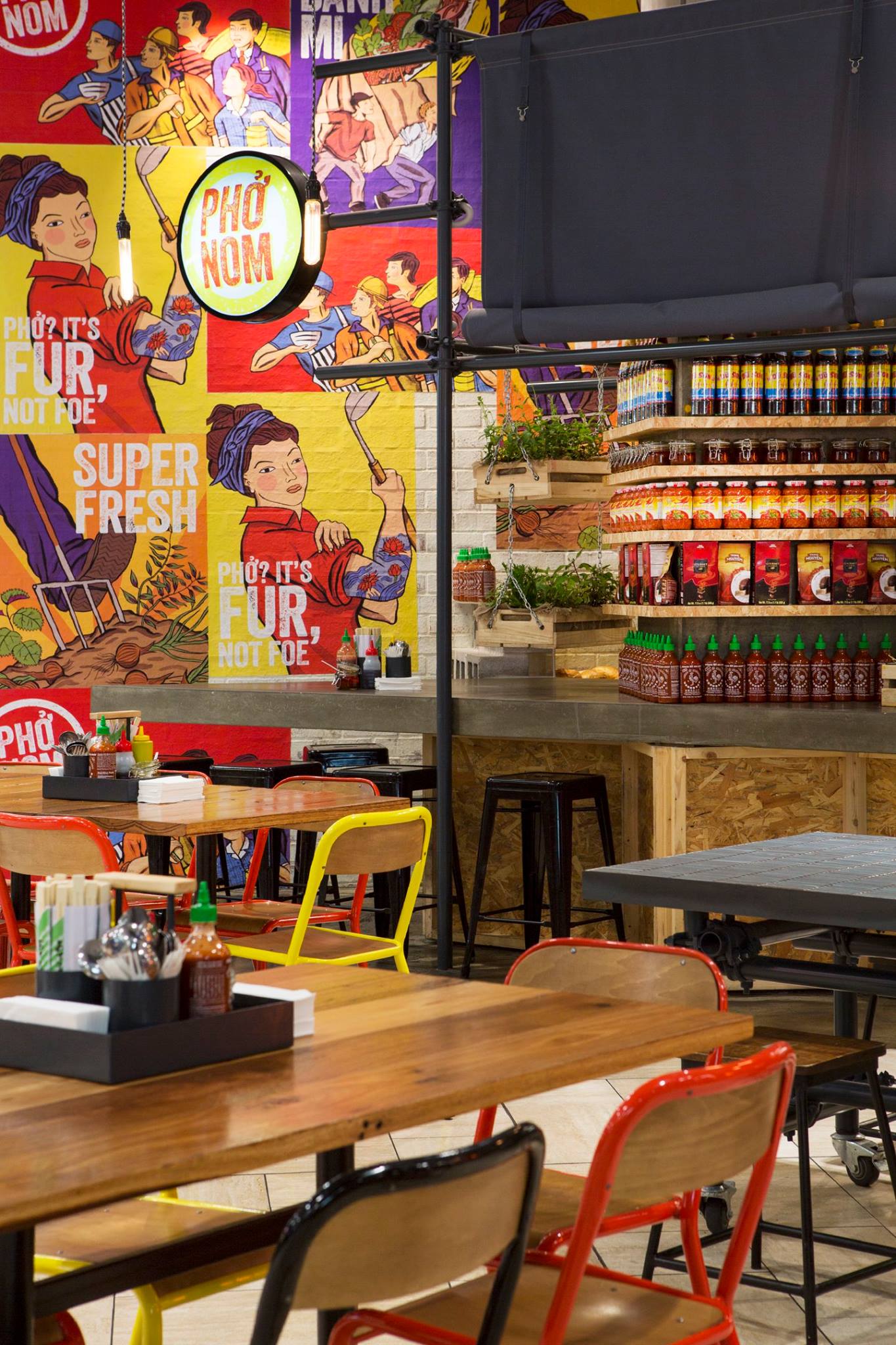 Phờ Nom Collins St