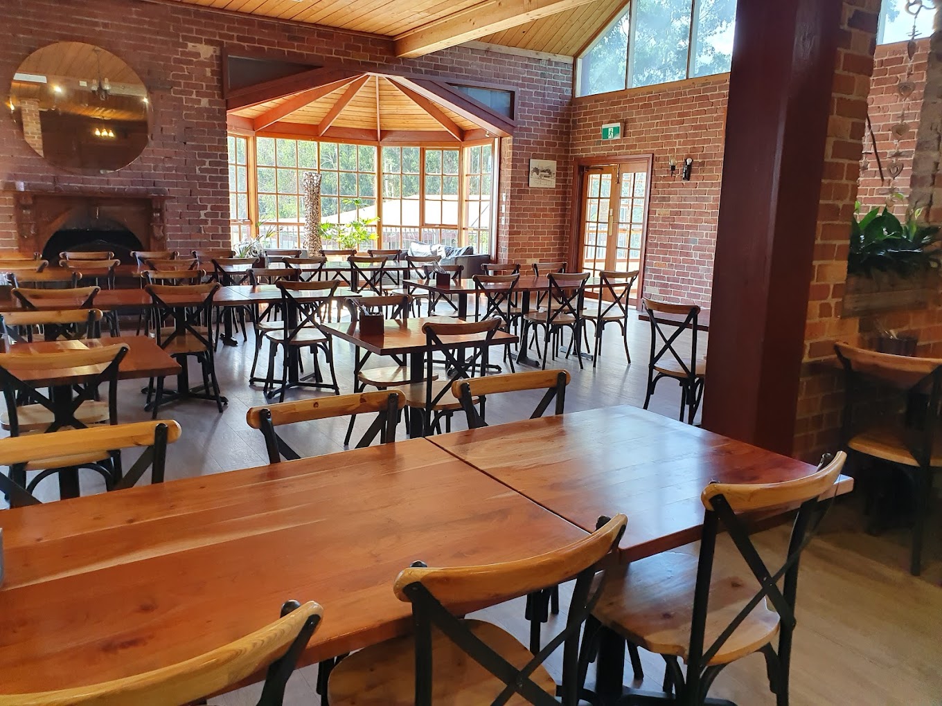 The Warburton Hotel, Wesburn - Bar & Bistro (The West)