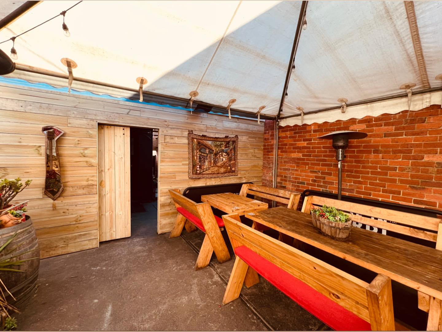 Raqwa Cafe & Beer Garden
