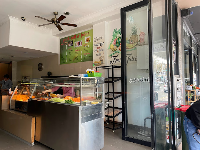 Little Vietnam roll & juice