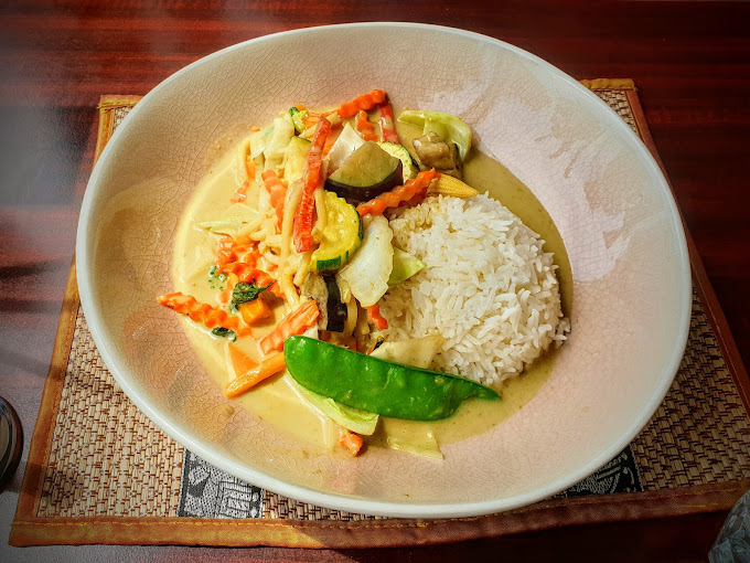 OZZYTHAI, ST KILDA Cafe Bar Restaurant