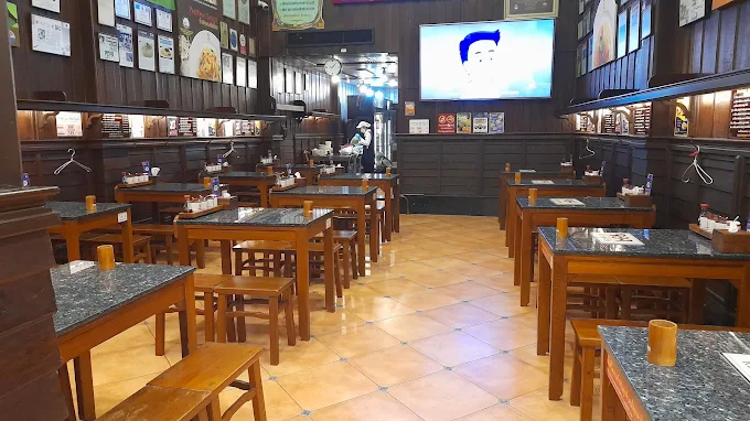 Thipsamai Padthai Pratu Phi