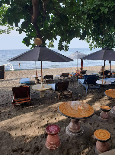 Blue Star Bungalows & Cafe