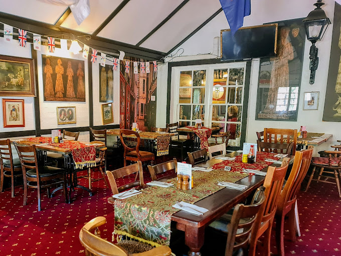Fox & Hounds