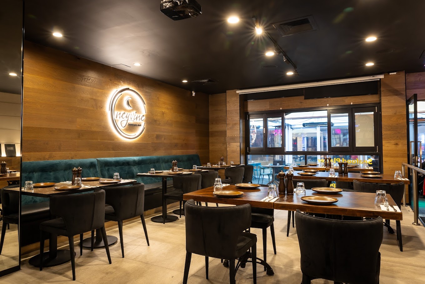 Neyvine Seafood & Grill