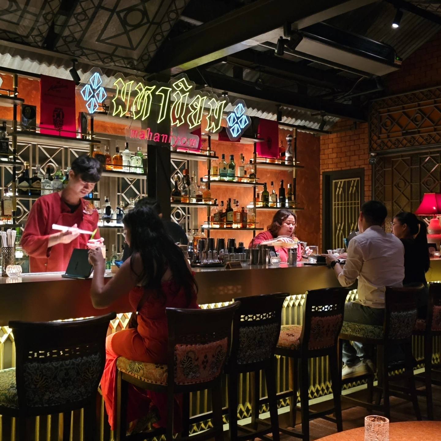 Mahaniyom Cocktail Bar