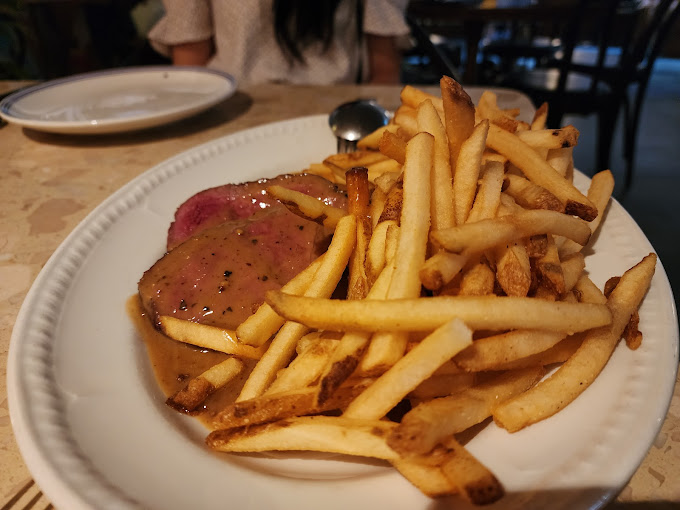 Loulou Bistro, Boulangerie & Traiteur
