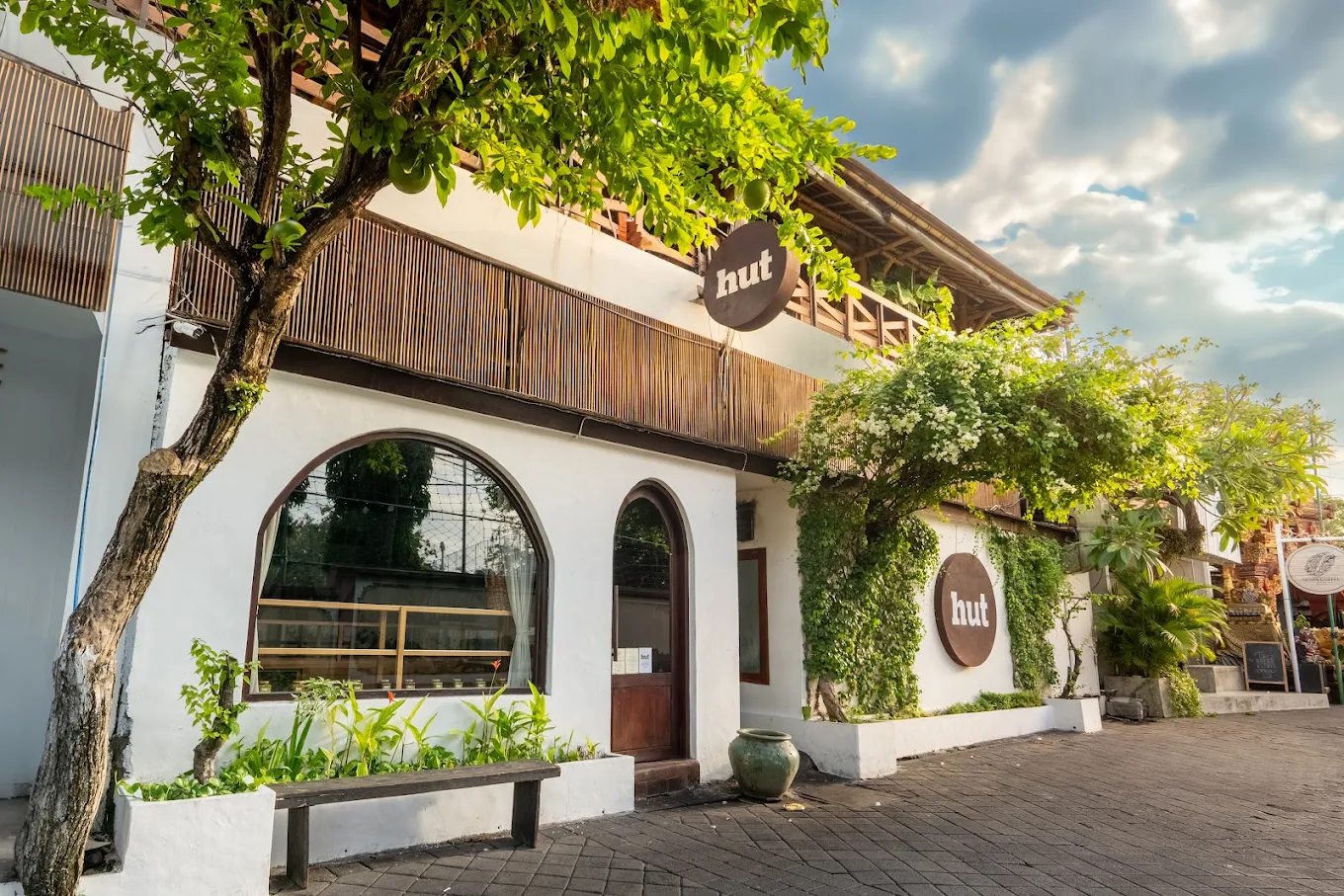 HUT Bali (Shelter Cafe)