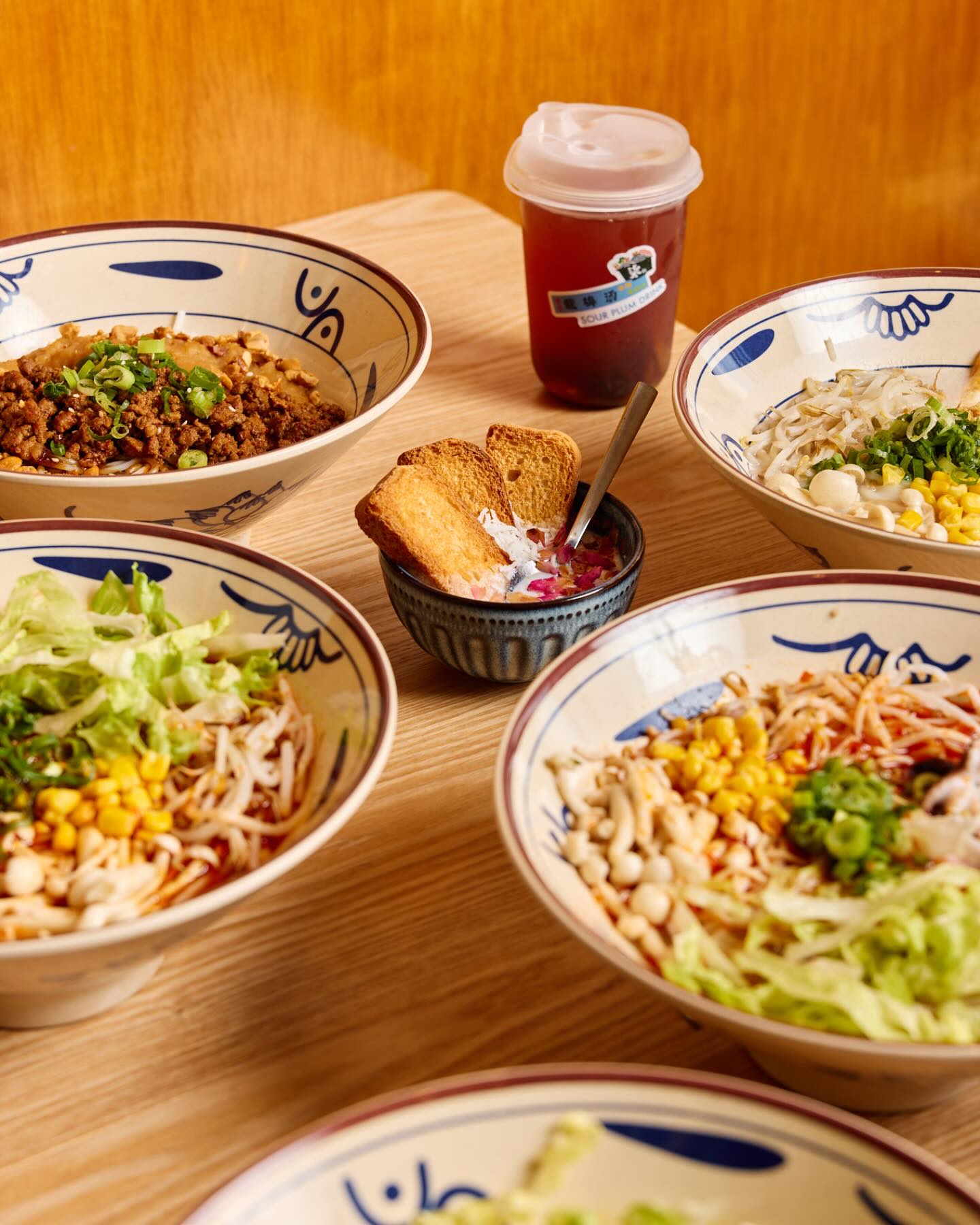 Miss 7 Noodle House 柒彩