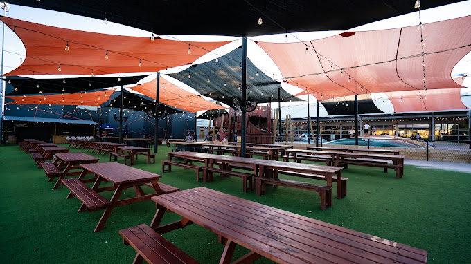 Roar Bar & Grill