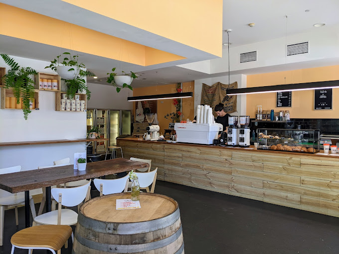 Mr. Summit Cafe & Bar
