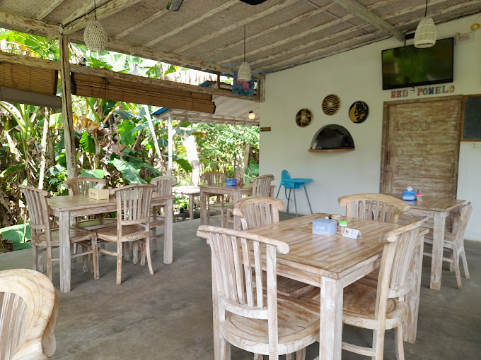 Red Pomelo Bar & Restaurant