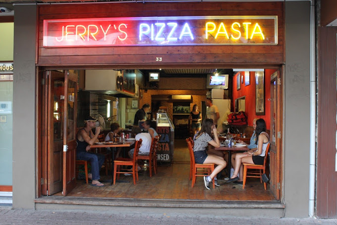 Jerry's Famous Pizza