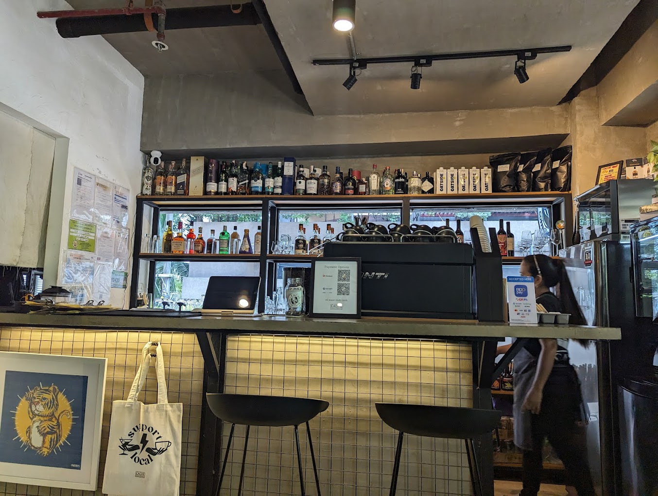 Cache Cache Cafe & Bar