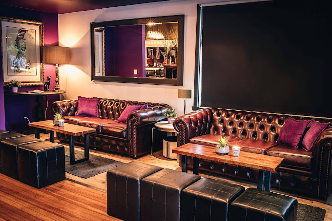 Dr Mauve Bar And Lounge