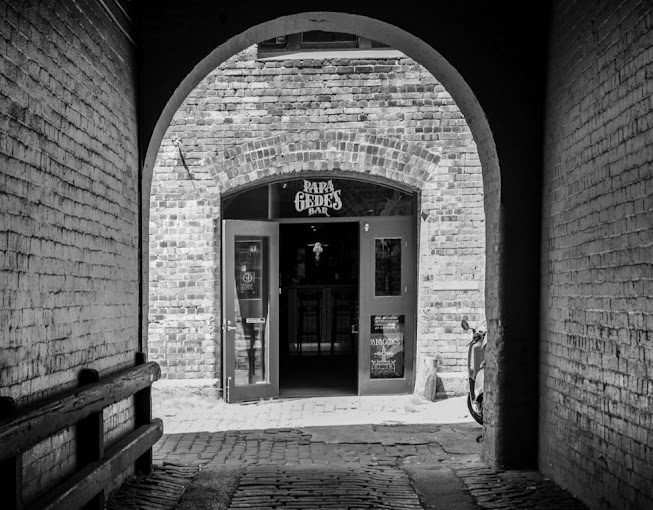 Papa Gedes Bar
