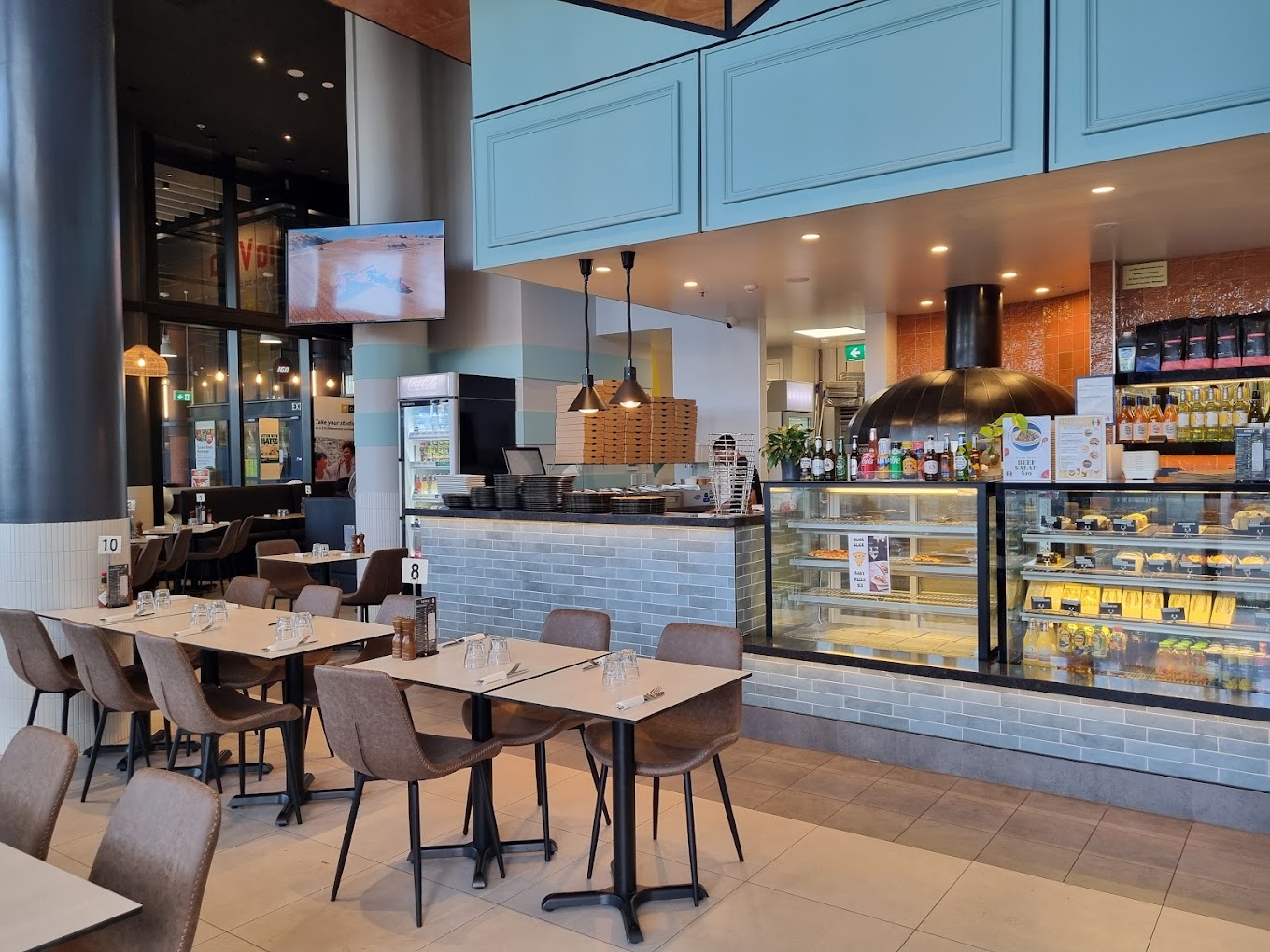 La Vita Cafe & Restaurant