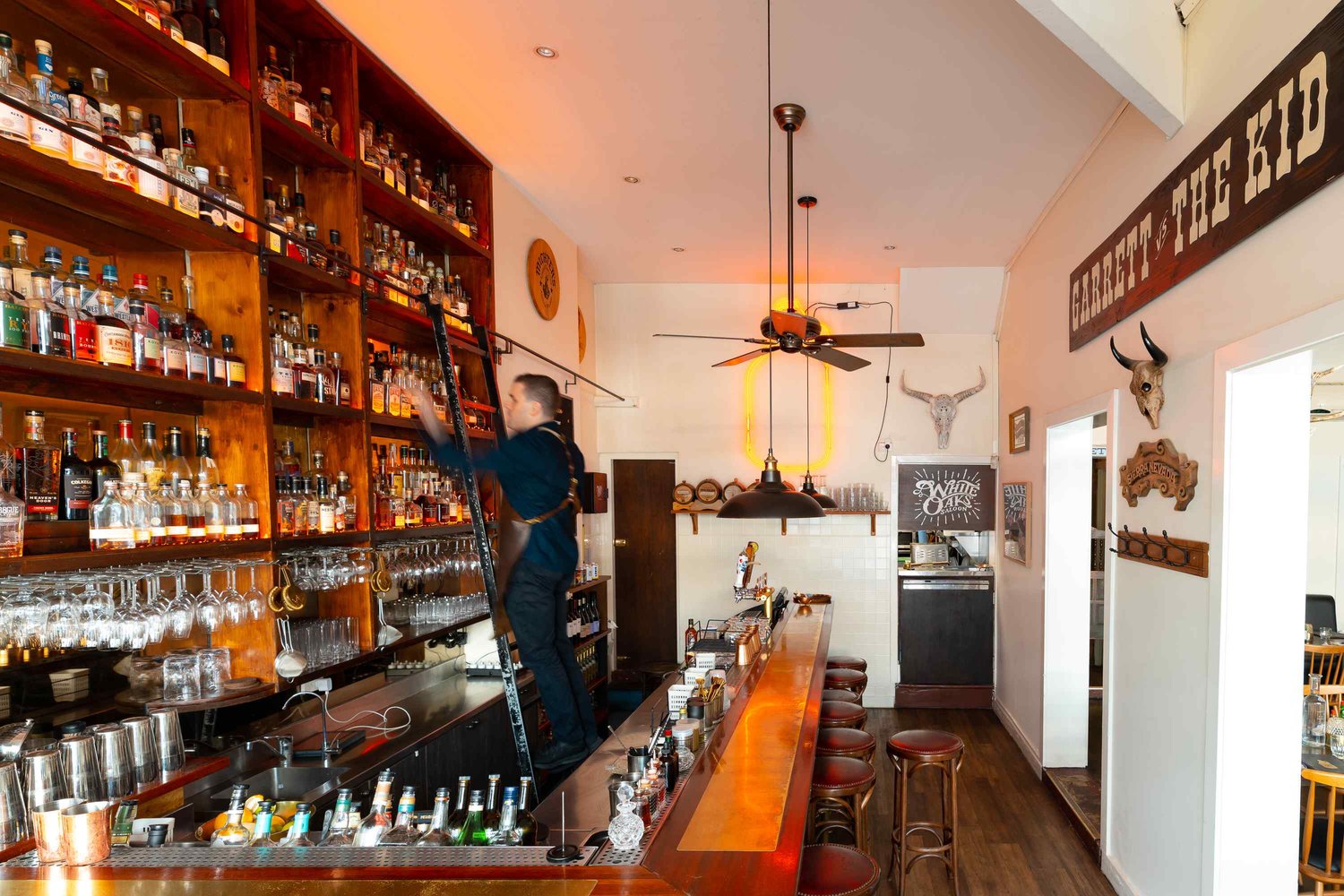 White Oaks Saloon Bar & Dining
