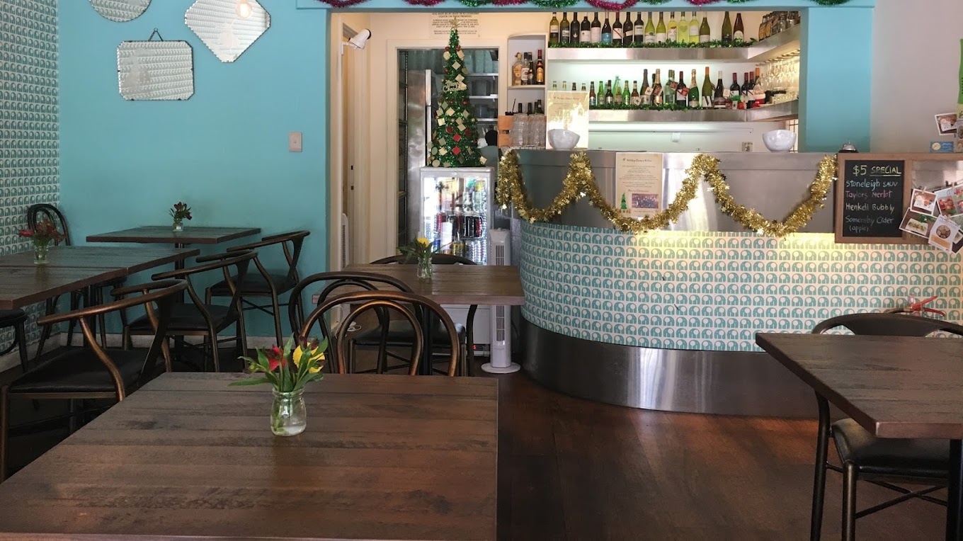 Now or Never Cafe and Thai Cuisine