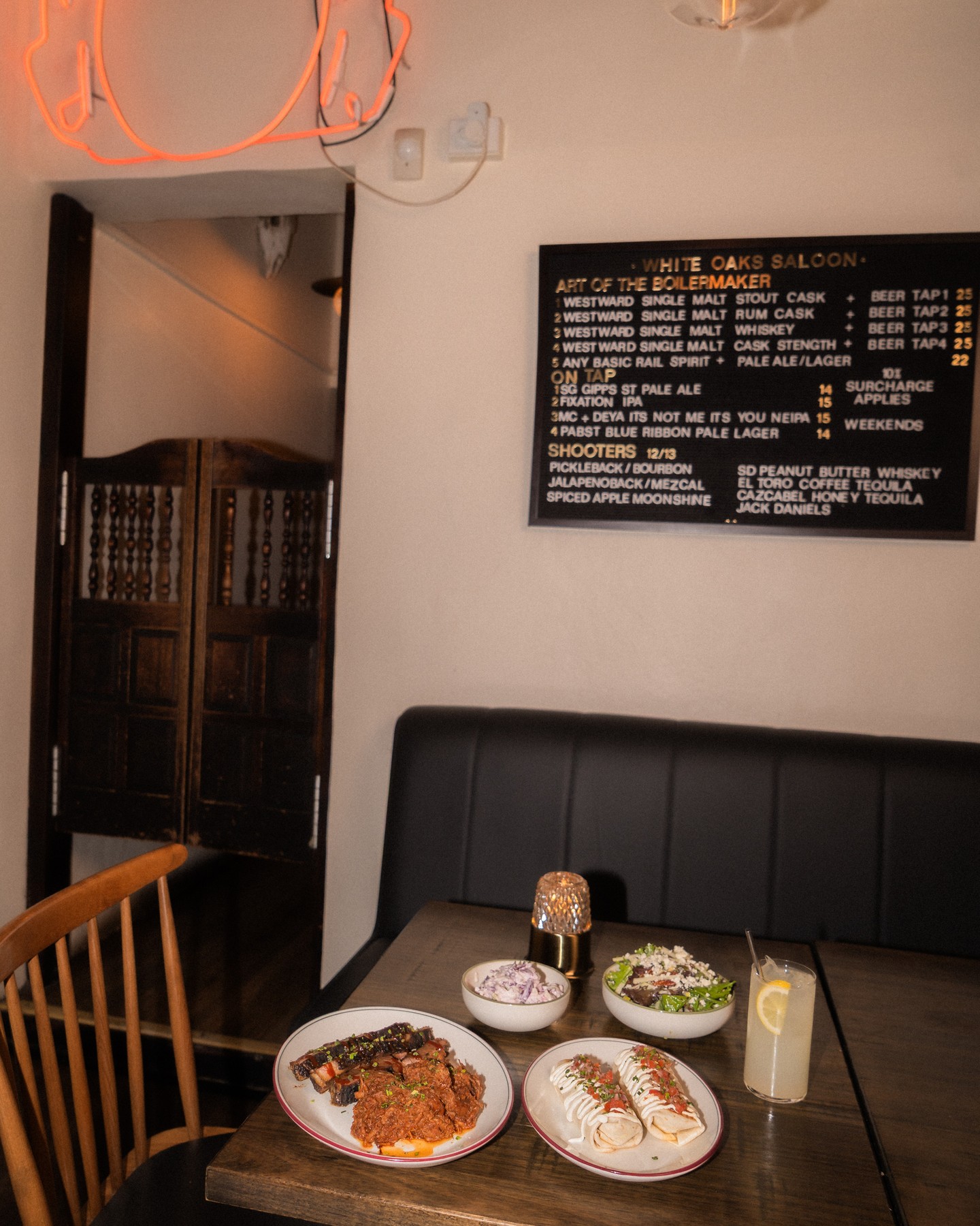 White Oaks Saloon Bar & Dining
