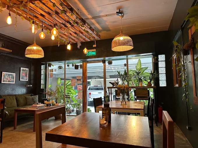 Earth House | Restaurant | Wine Bar