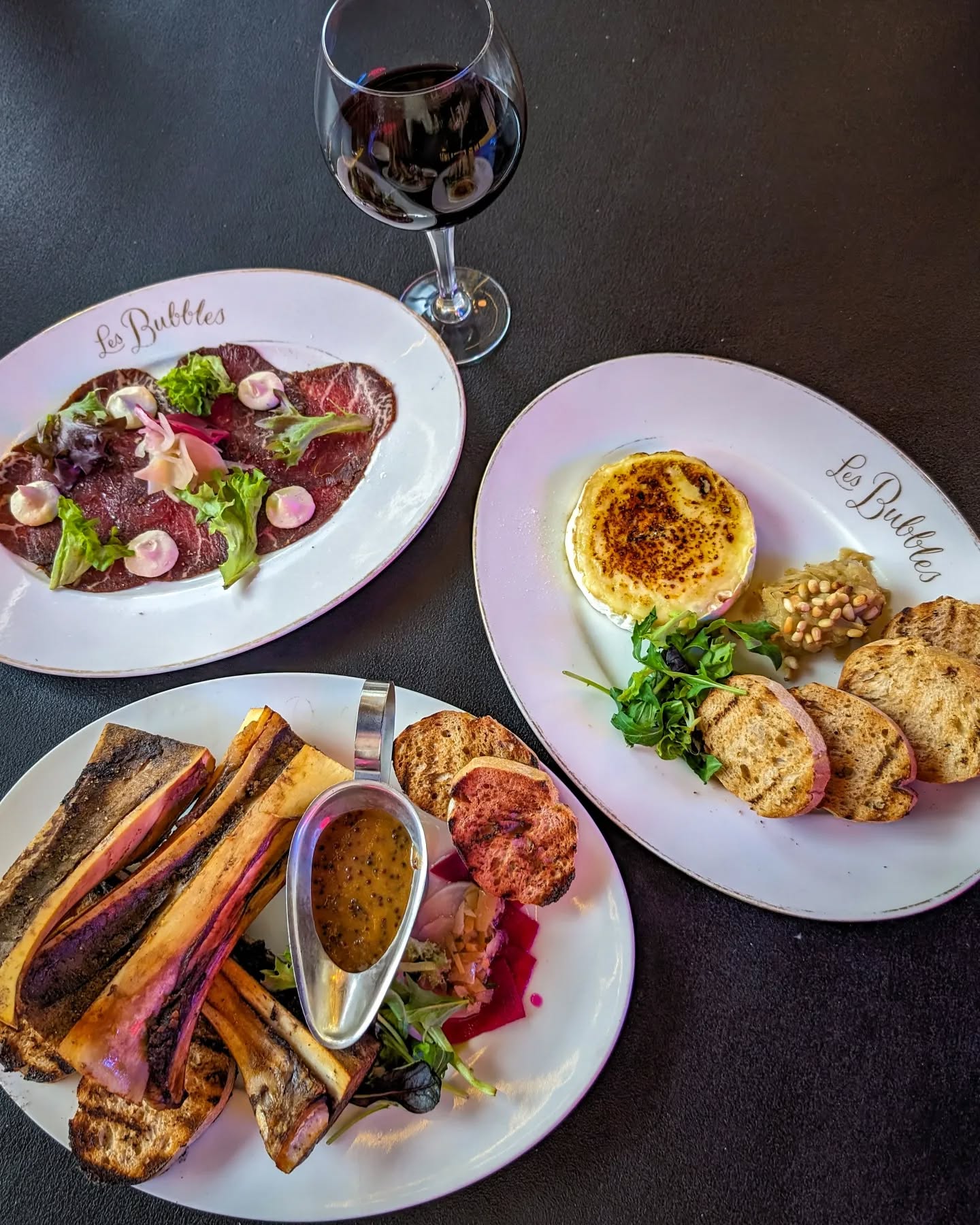 Les Bubbles Steakhouse