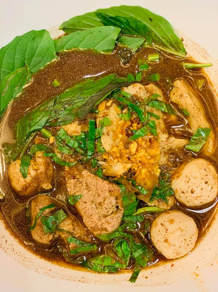 Lung Pratu Nam Boat Noodle