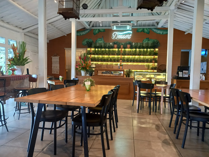 Chariot Restaurant & Bar