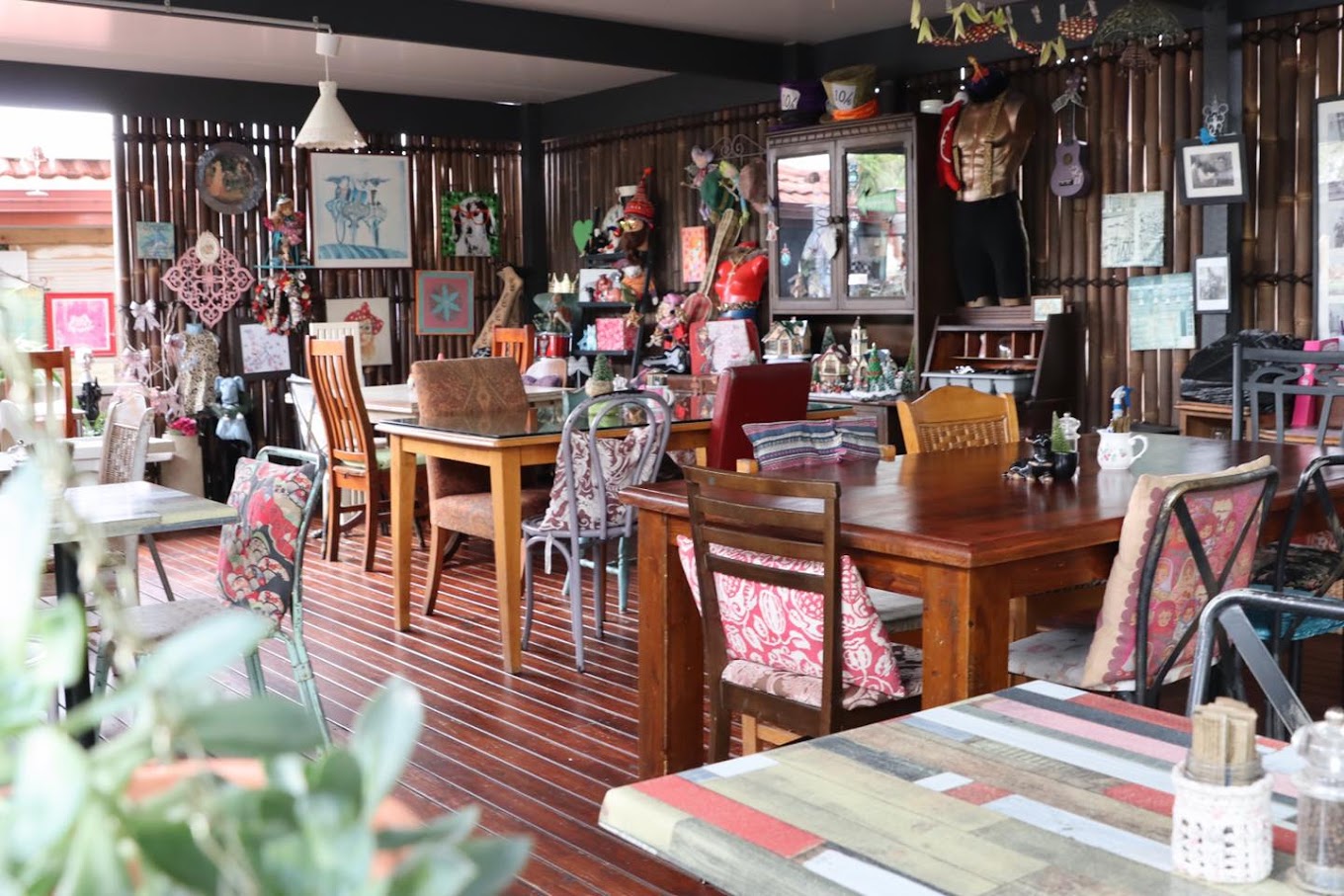 Le Vintage Boutique Cafe