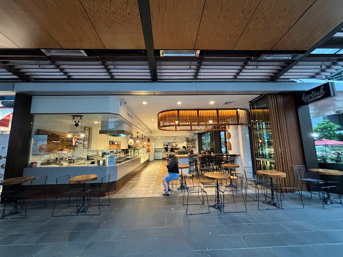 Kürtősh - Darling Quarter