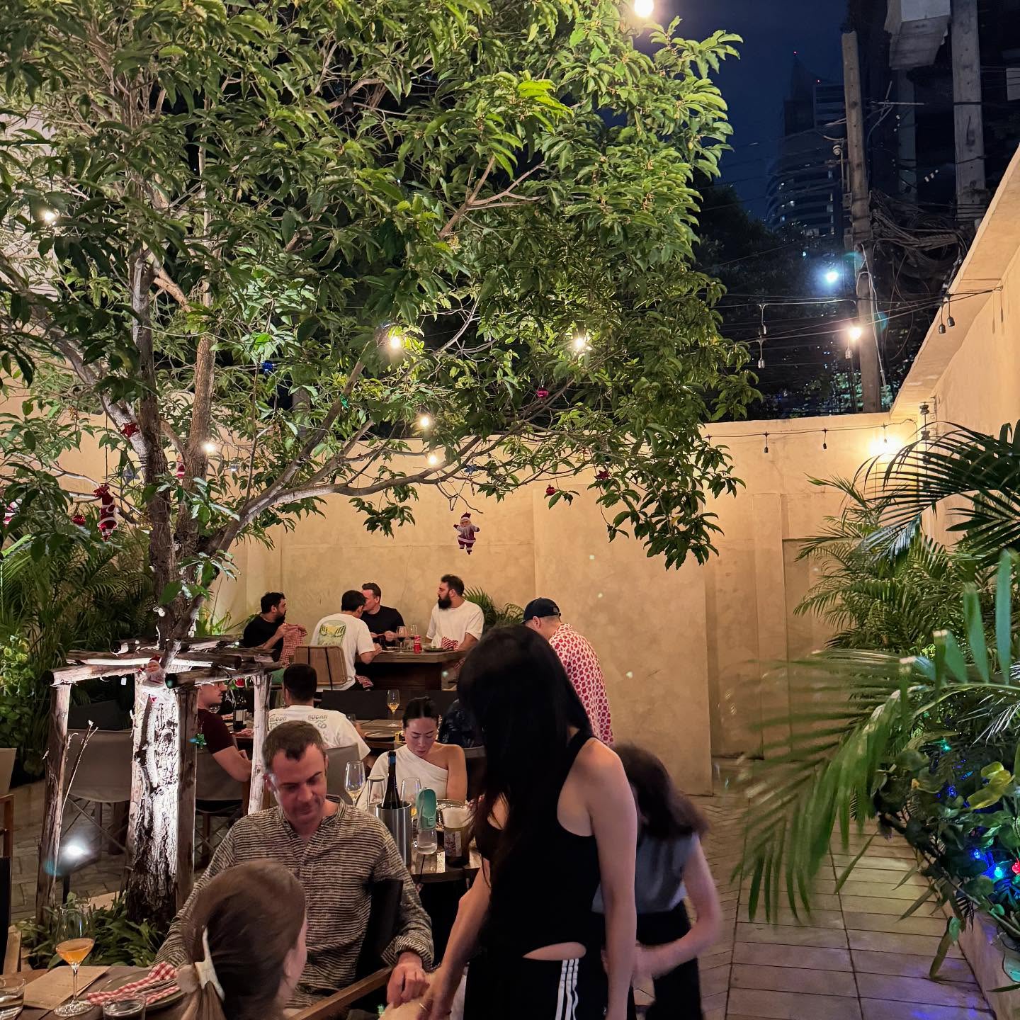 Mod Kaew Wine Bar