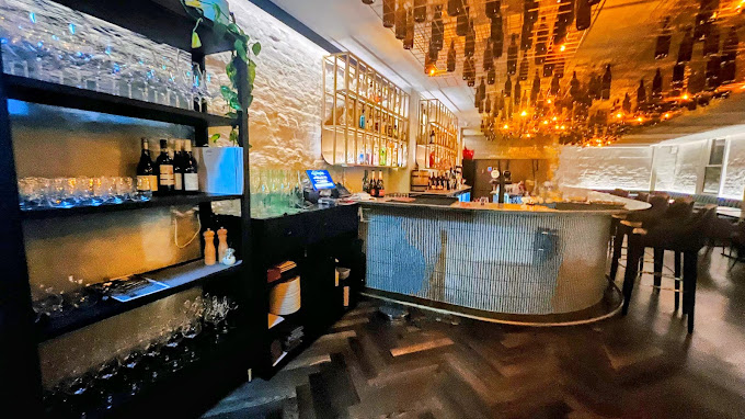 Stella Restaurant and Bar