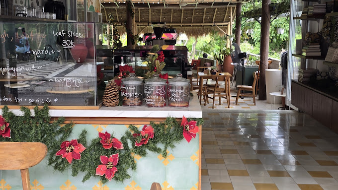 Mamada's Cafe & Bakery