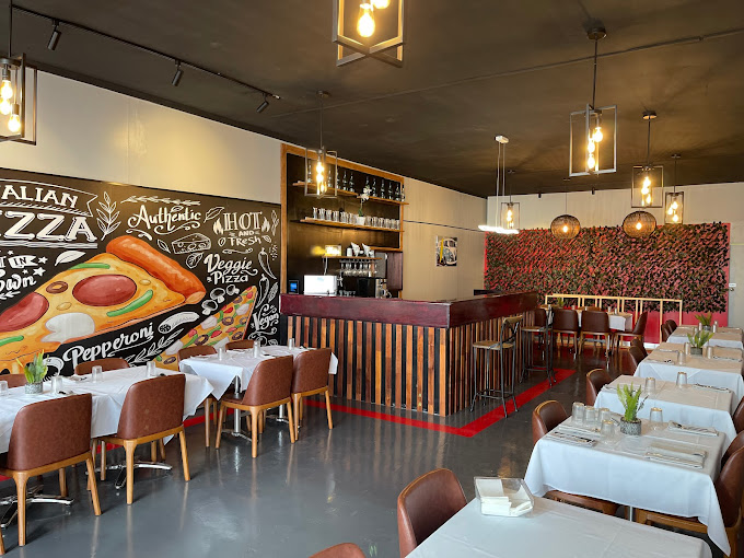 Loui and Frankos Pizza & Pasta on Broadway